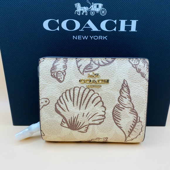 Coach Snap Wallet in Signature Canvas with Shell Print Gold/Sand Multi - Picture 1 of 9